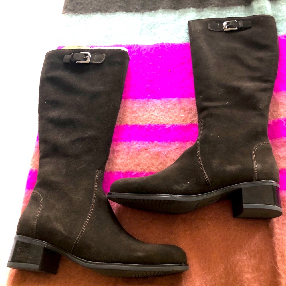 la Canadienne new used tag on suede boots